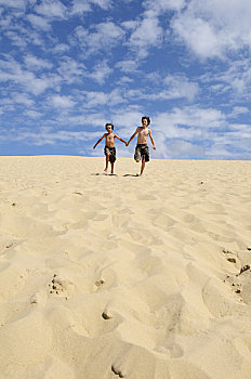 男孩,跑,沙滩,沙丘,匹拉沙丘地区,阿基坦,法国