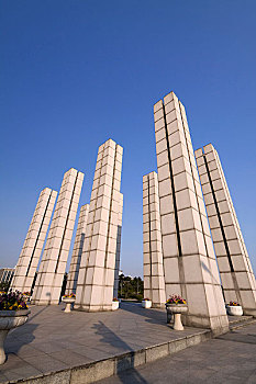 上海浦东的雕塑,方柱
