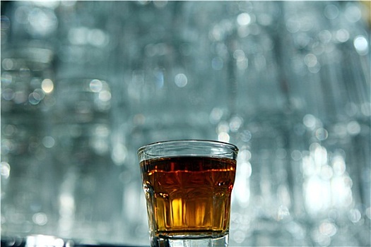 玻璃杯,威士忌酒,酒吧,桌子