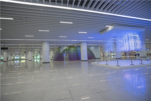 夏天羊城广州天河公园地铁站现代化美丽地下空间