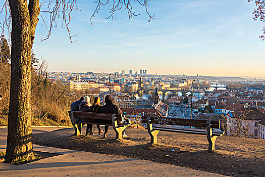 人,长椅,赞赏,古建筑,桥,伏尔塔瓦河,河,日落,布拉格,捷克共和国,欧洲