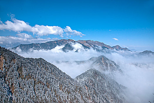 四川大邑县西岭雪山远眺西岭阴界群山