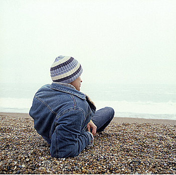 男人,躺着,海滩,戴着,帽子,外套,英国