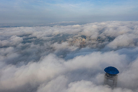 广西梧州,云雾缭绕似仙境