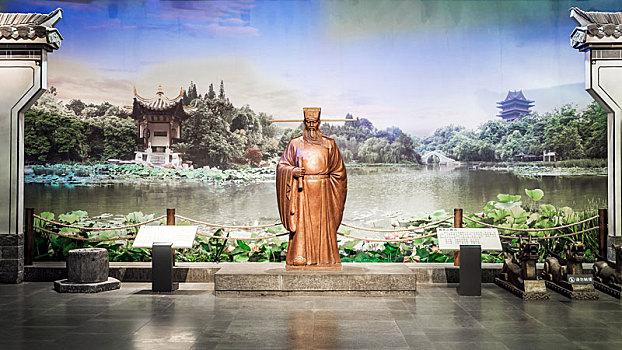 中国安徽名人馆包拯铜塑像