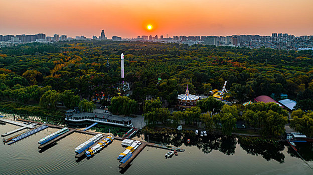 中国长春南湖公园秋季风景