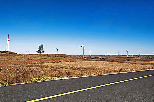 草原公路和风车