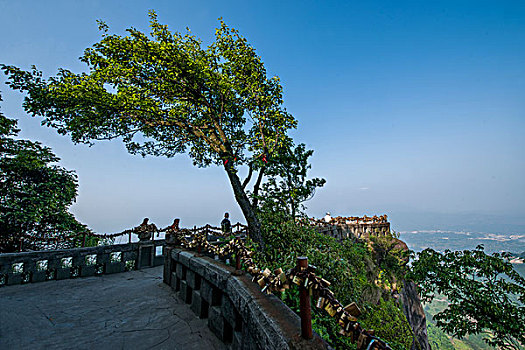 重庆綦江古剑山净音寺上寺阳桥与舍身崖