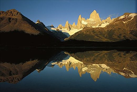 反射,湖,黎明,洛斯格拉希亚雷斯国家公园,阿根廷