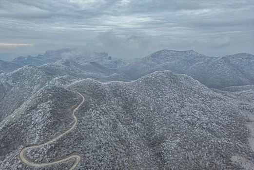 重庆酉阳,龙头山上的第一场雪