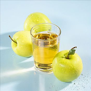 玻璃杯,苹果汁,苹果,旁侧