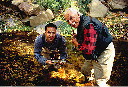 成熟,父子,钓鱼,橡树溪峽谷,亚利桑那,美国