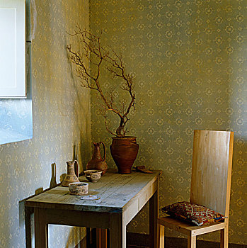 简单,木椅,桌子,角,房间,墙壁