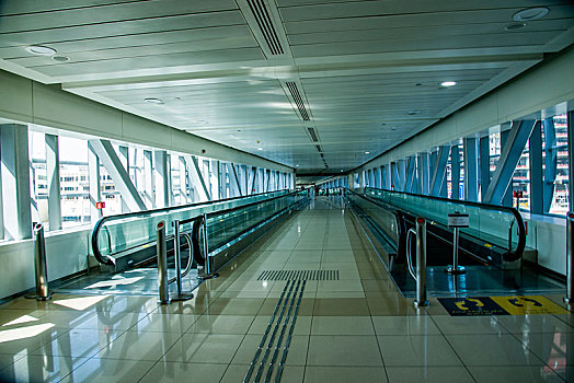 阿联酋迪拜克拉杰索购物中心地铁站天桥通道