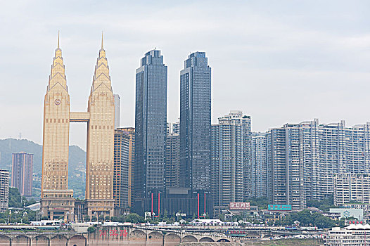 重庆长江边的高楼大厦