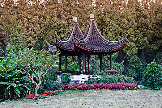 江苏省南京市中山植物园古建筑景观