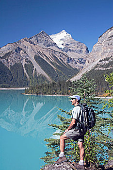 罗布森山省立公园,不列颠哥伦比亚省,加拿大,远足者,注视,山峦,高山湖