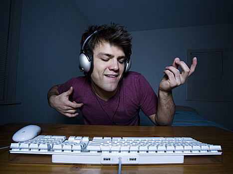 男人,键盘,耳机,演奏,虚拟吉他