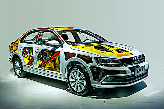 2029重庆汽车展展示的汽车剖析车辆