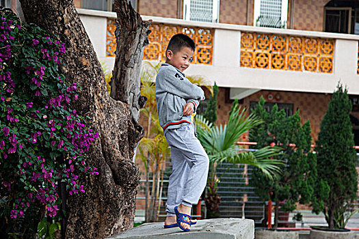 小,男孩,姿势,照相,正面,住宅建筑,锡,新界,香港