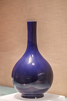 首都博物馆珍藏的霁蓝釉瓶清代雍正