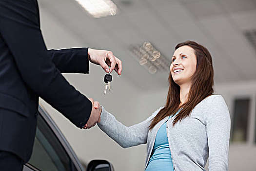 客户,钥匙,汽车,握手,车库