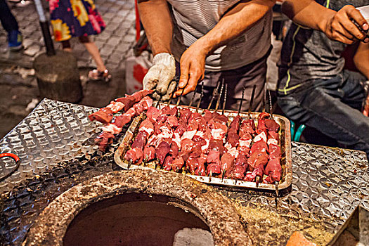 新疆美食馕坑烤肉