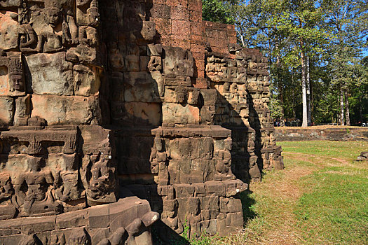 柬埔寨暹粒省吴哥王朝战象平台精美的浮雕