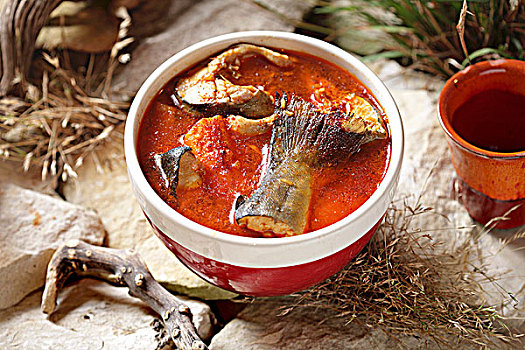 鱼肉,西红柿汤