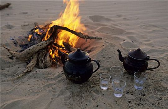 阿拉伯,茶壶,靠近,营火,利比亚
