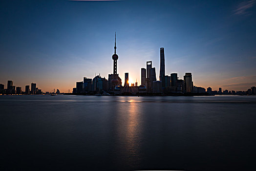 上海陆家嘴的黎明