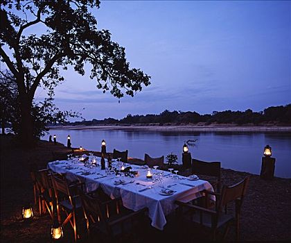 赞比亚,南卢安瓜国家公园,烛光晚餐,桌子,堤岸