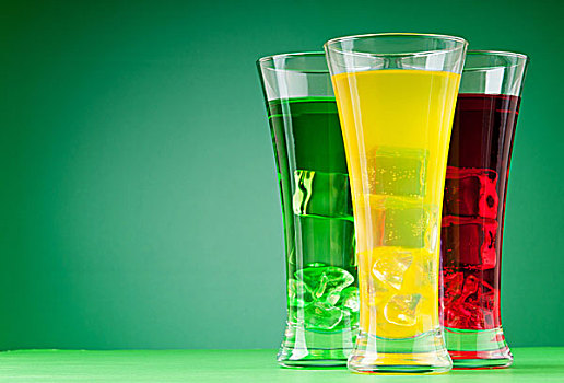 彩色,鸡尾酒,玻璃杯,冰