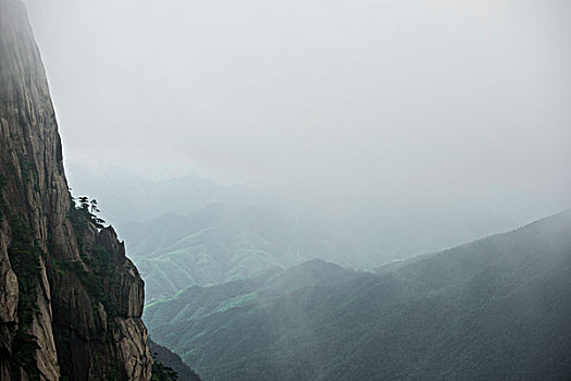 黄山云海雾松怪石