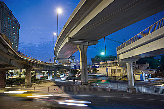 城市交通,高架路,夜晚