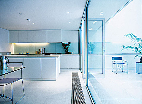 现代,厨房,就餐区,白色,柜子,玻璃,墙壁,窗户,地砖