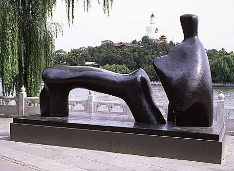 北京北海公园内的摩洱雕塑