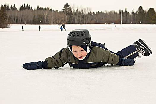 男孩,卧,肚子,冰,滑冰,艾伯塔省,加拿大