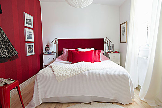 框架,红色,条纹,墙壁,靠近,床,床头板