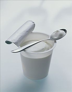 天然酸奶,勺子