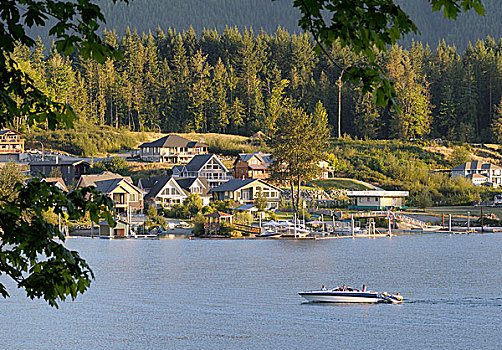 加拿大,不列颠哥伦比亚省,湖,滑雪,船,正面,房子