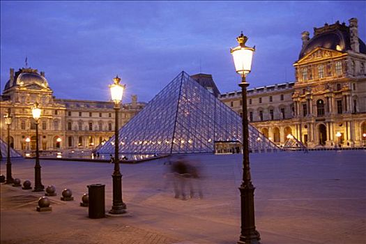 法国,巴黎,卢浮宫,金字塔,黄昏
