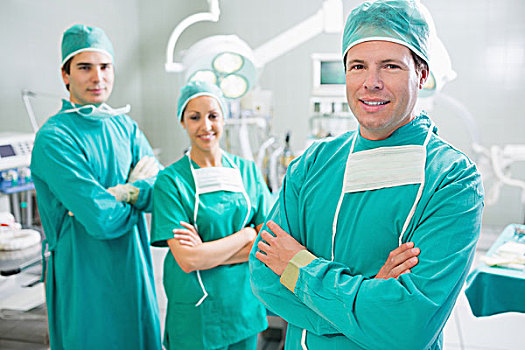 外科,团队,微笑,双臂交叉,手术室