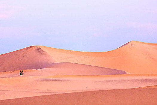 一个,摄影师,站立,日出,亮光,沙丘,死亡谷国家公园