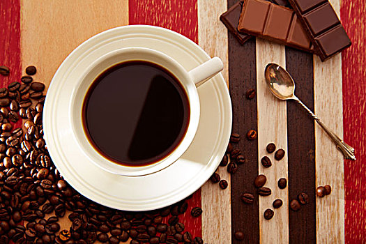 咖啡杯,早餐,巧克力,咖啡豆,红色,褐色,木桌子