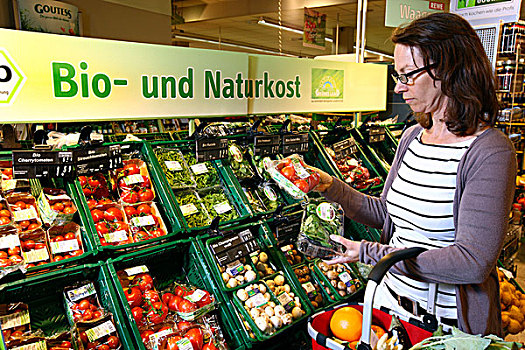 女人,购物,有机,农产品,水果,蔬菜,局部,自助,食物杂货,超市,德国,欧洲