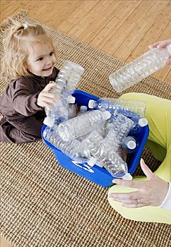 孩子,成年,增加,空,塑料瓶,循环箱
