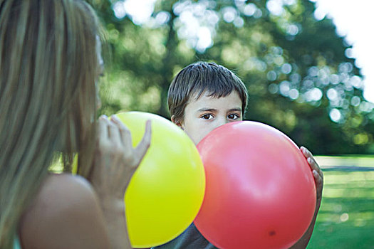 男孩,母亲,吹,向上,气球