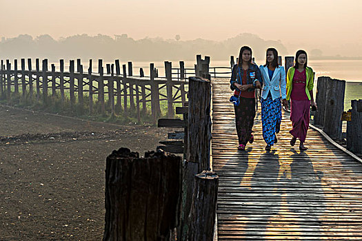 女孩,脸,柚木,桥,乌本桥,上方,陶塔曼湖,早晨,亮光,阿马拉布拉,曼德勒省,缅甸,亚洲