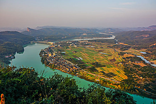 山,丹霞,水电站,蓝天,河流,田野风光,山脉,水库,旅行,地质公园,丹霞地貌,灌木,树,草,水潭,素材,平面设计